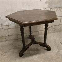 sekskantet-trebenet-moerkt-traebord-gammel-svensk-salonbord